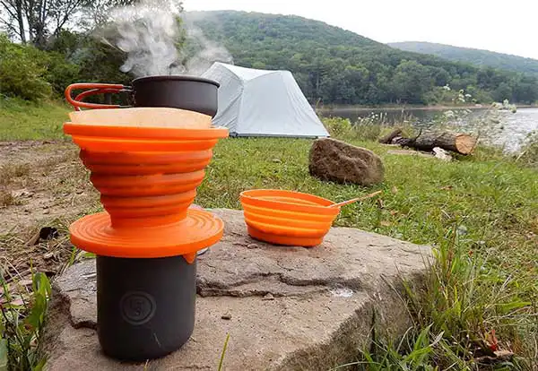 Make Coffee with Collapsible Silicone Filter Cone